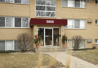 New Hope Garden Apartments in New Hope, MN - Building Photo - Building Photo