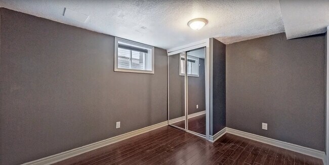 21 Sandringham Dr in Barrie, ON - Building Photo - Building Photo