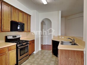 4811 Chase Stone Dr in Bacliff, TX - Foto de edificio - Building Photo
