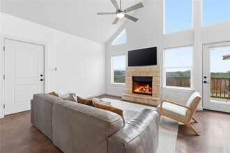 10412 Parkwood Dr in Dripping Springs, TX - Building Photo - Building Photo