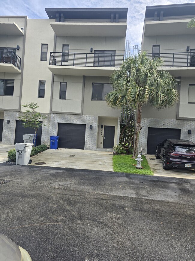 478 SE 1st Cir in Pompano Beach, FL - Building Photo - Building Photo