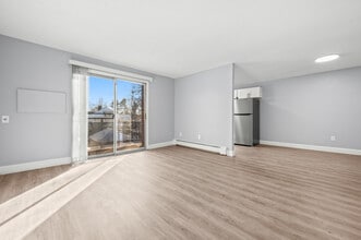 140 Silver Ln in East Hartford, CT - Foto de edificio - Building Photo