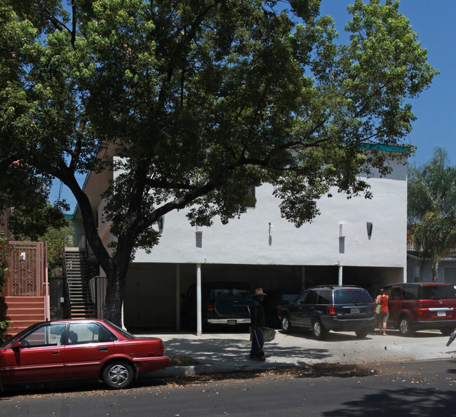 435 E Santa Anita Ave in Burbank, CA - Building Photo - Building Photo