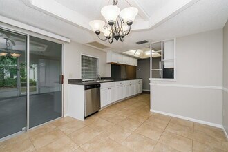 8613 White Springs Dr in New Port Richey, FL - Foto de edificio - Building Photo