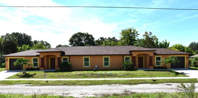 1515 Furnari St in Cocoa, FL - Foto de edificio - Building Photo