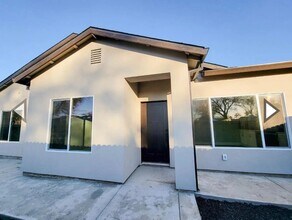 590 Pinedale Ave-Unit -4929fd8d-0610-11ee-8ab6-12de4bf481cd in Sacramento, CA - Building Photo - Building Photo