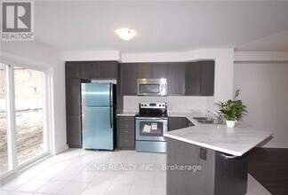 37 Dredge Ct in Milton, ON - Building Photo - Building Photo