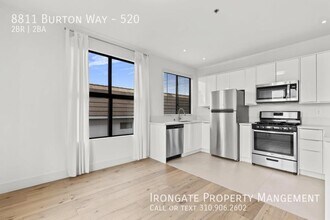 8811 Burton Way in West Hollywood, CA - Foto de edificio - Building Photo