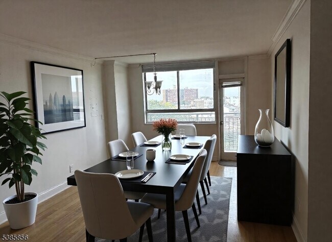 100 Manhattan Ave in Union City, NJ - Foto de edificio - Building Photo