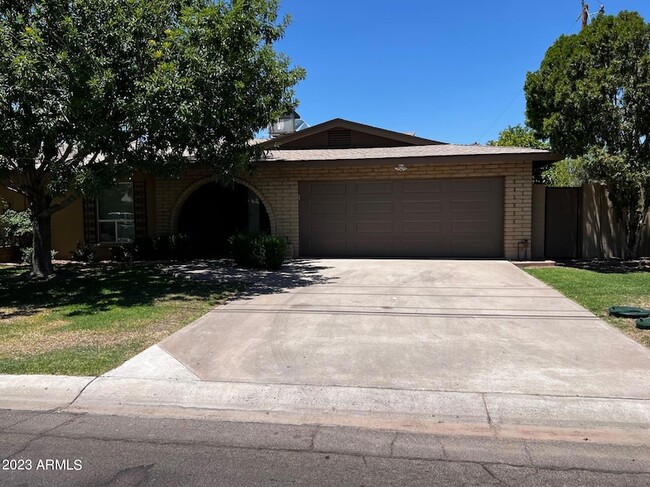 1020 E Rose Ln, Unit BEDROOM 1 RENTAL in Phoenix, AZ - Building Photo - Building Photo