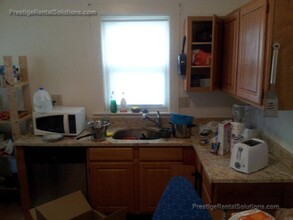 19 Roseclair St, Unit 1 in Boston, MA - Foto de edificio - Building Photo
