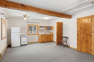 744 Milltown Rd in Southeast, NY - Building Photo