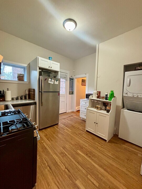 224 Banks St, Unit 1 in Cambridge, MA - Building Photo