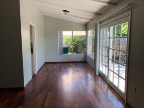 7236 Mimosa Dr in Carlsbad, CA - Foto de edificio - Building Photo
