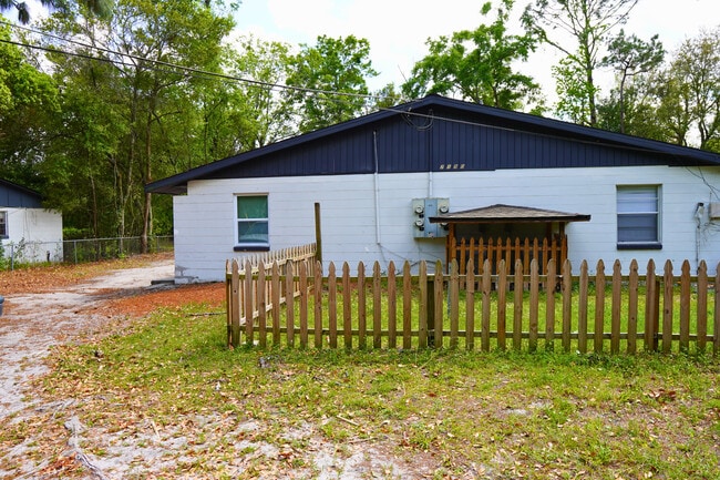 7190 Conant Ave, Unit 1 in Jacksonville, FL - Foto de edificio - Building Photo
