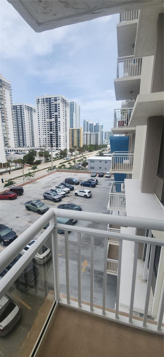 1600 S Ocean Dr, Unit 6G in Hollywood, FL - Building Photo - Building Photo