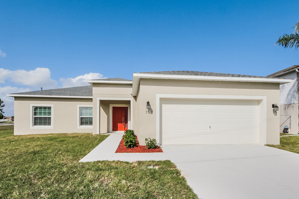 700 Pincon Ln in Poinciana, FL - Building Photo