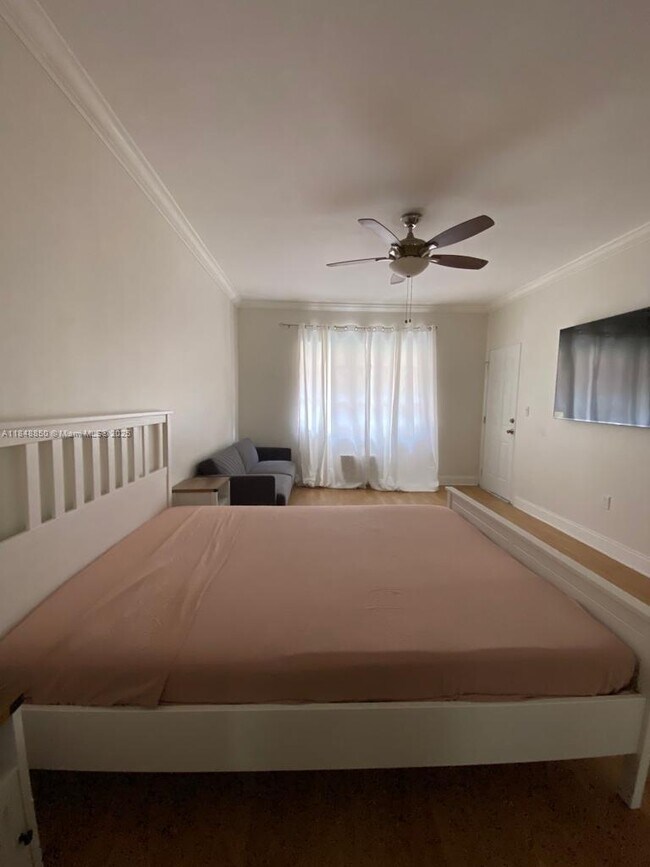 1227 Euclid Ave in Miami Beach, FL - Building Photo - Building Photo