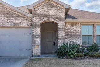 1924 Willow Crk Rd in Lancaster, TX - Building Photo - Building Photo