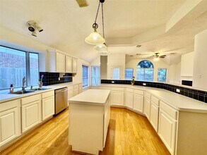 1215 Wood Haven Ct in Sugar Land, TX - Building Photo - Building Photo