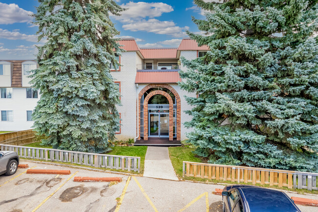 520-524 Cedar Cres SW in Calgary, AB - Building Photo - Primary Photo