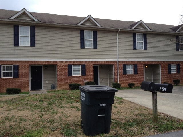 231 Briarpatch Ln SW in Calhoun, GA - Foto de edificio