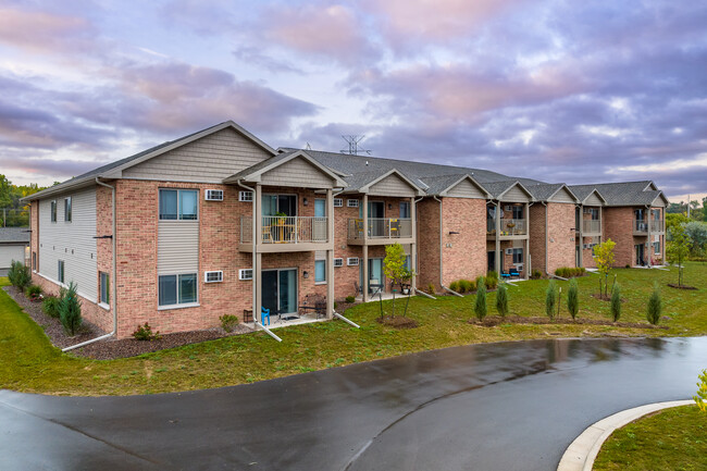 Village Creek Estates in Green Bay, WI - Foto de edificio - Building Photo