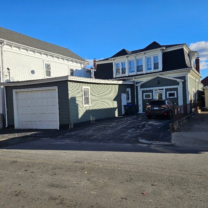 64 Kenyon St in Providence, RI - Building Photo