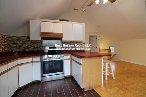 22 Lakeside Ave in Dedham, MA - Building Photo