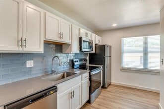 1001 N Crawford St in Dallas, TX - Building Photo - Building Photo