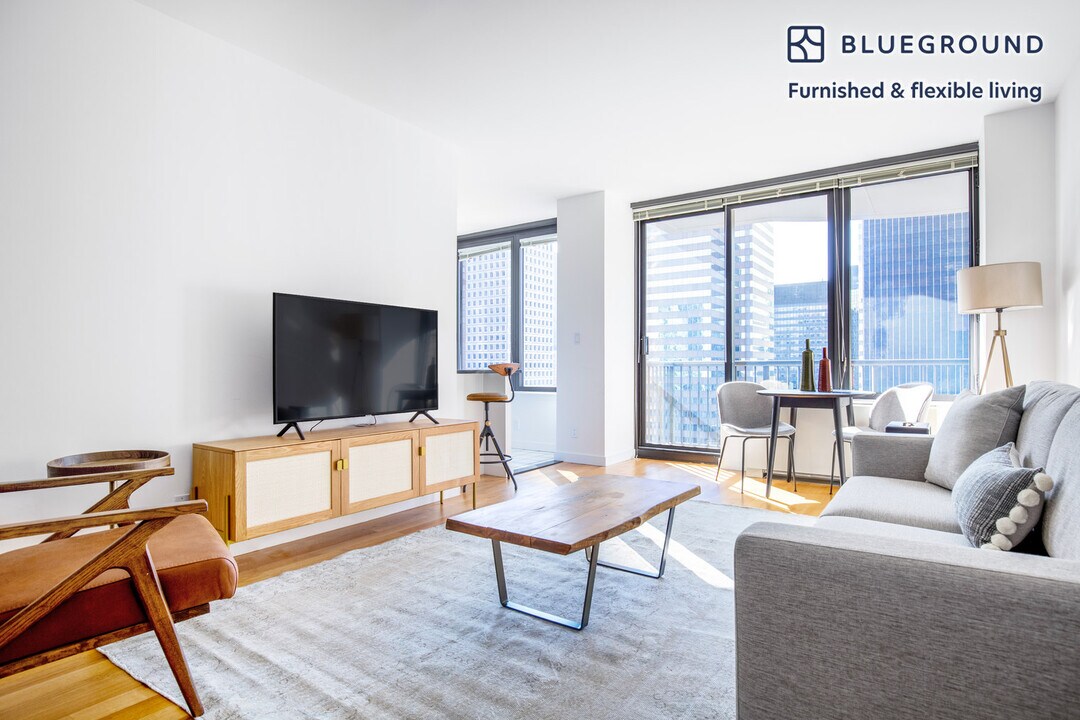 150 E 57th St in New York, NY - Building Photo