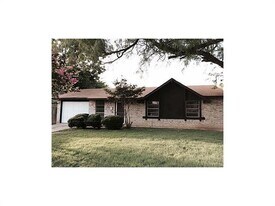 1067 Elmwood Dr in Lewisville, TX - Building Photo