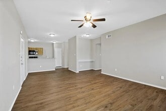 512 E Hazelwood St, Unit B in Princeton, TX - Building Photo - Building Photo