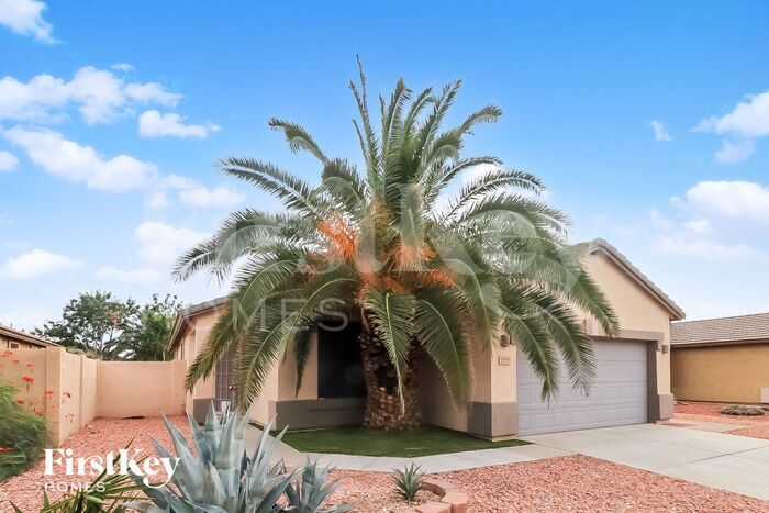 5777 W Golden Ln in Glendale, AZ - Building Photo