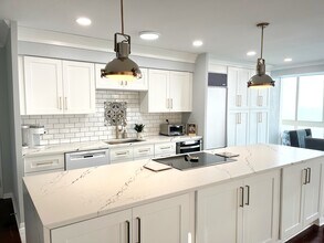 12520 Edgewater Dr in Lakewood, OH - Foto de edificio - Building Photo