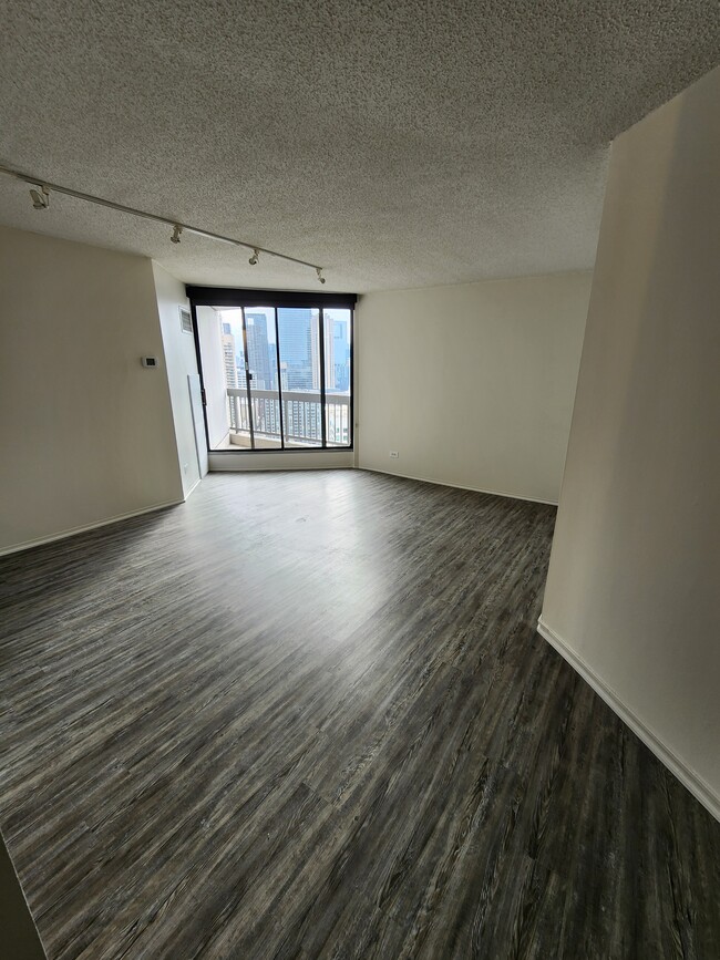 58 W Superior St-Unit -11 in Chicago, IL - Building Photo - Building Photo