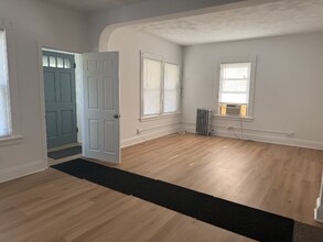 39 North St in Warwick, RI - Building Photo - Building Photo