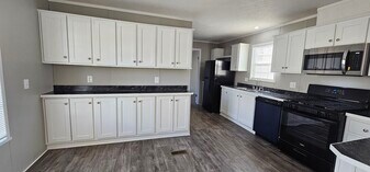 229 Magnolia Pl in Belleville, MI - Building Photo