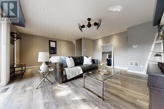 195 Milestone Crescent in Aurora, ON - Building Photo - Building Photo