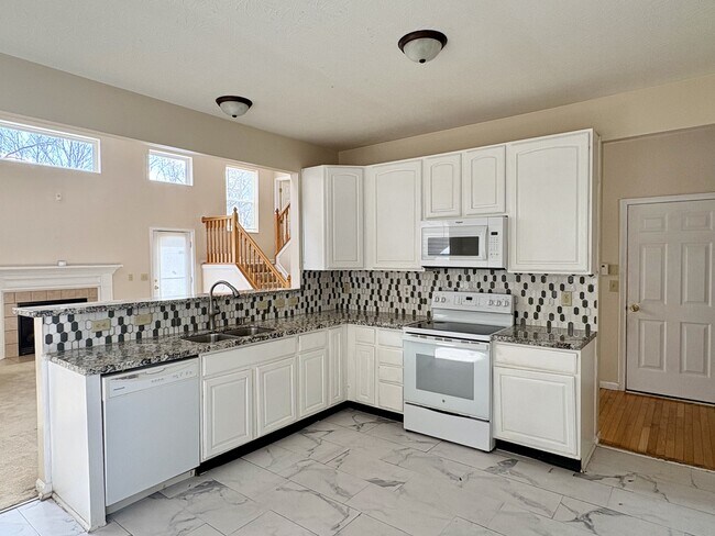 2341 Oaktree Pl in Cincinnati, OH - Building Photo - Building Photo