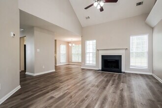 545 Wyntuck Dr in Mcdonough, GA - Foto de edificio - Building Photo