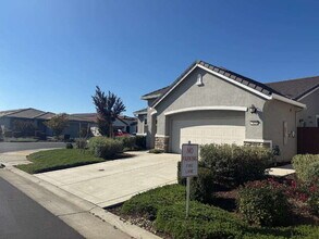 7428 Bch Pne Wy in Sacramento, CA - Building Photo - Building Photo