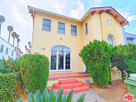 205 N New Hampshire Ave in Los Angeles, CA - Building Photo