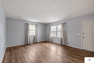 3427 Cottonwood Ln in Omaha, NE - Foto de edificio - Building Photo