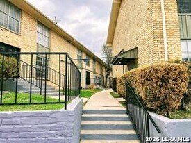 6611 Southpoint St in San Antonio, TX - Building Photo