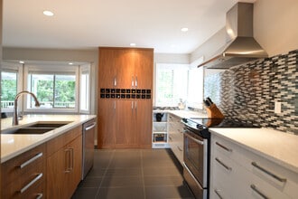 6337 Lasalle Rd in Nanaimo, BC - Building Photo - Building Photo