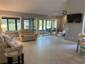 706 White Pine Tree Rd, Unit 74 in Venice, FL - Building Photo - Building Photo