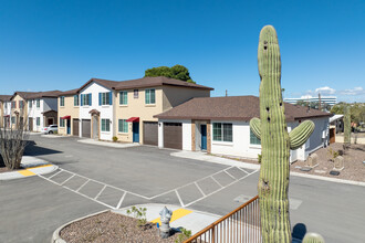 San Junipero Townhomes in Tucson, AZ - Foto de edificio - Building Photo