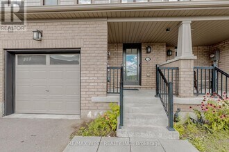 74 Pagebrook Cres in Hamilton, ON - Building Photo - Building Photo