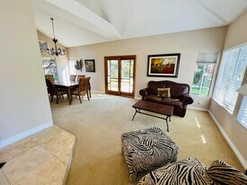 601 Aliento Ct in Vista, CA - Building Photo